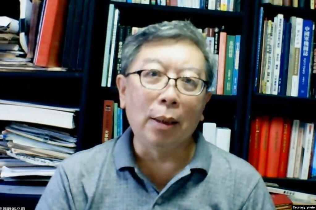 台湾兵器战术图解总编辑刘文孝。（取自视频采访截图）(photo:VOA)
