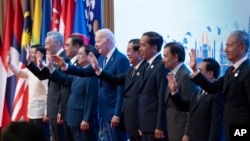 Президент США Джо Байден с лидерами стран АСЕАН в Пномпене, Камбоджа. 12 ноября 2022 года.