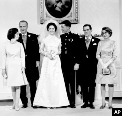 FILE - Newlyweds Marine Corps Capt. Charles S. Robb and Lynda Bird Johnson, center, pose for a photo with their parents in the Yellow Oval Room in the White House in Washington on Dec. 9, 1967.