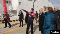 FILE - Cook Islands' Prime Minister Mark Brown visits National Deep Sea Centre in QingdaoCook Islands' Prime Minister Mark Brown visits National Deep Sea Centre in Qingdao, China in this picture released on Feb. 12, 2025. 