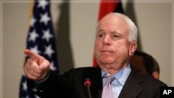 Seneta wa Marekani, John McCain wa chama cha Repuplican ni mmoja wa maseneta wanaomkosoa Rais Obama kupeleka majeshi Afrika ya kati