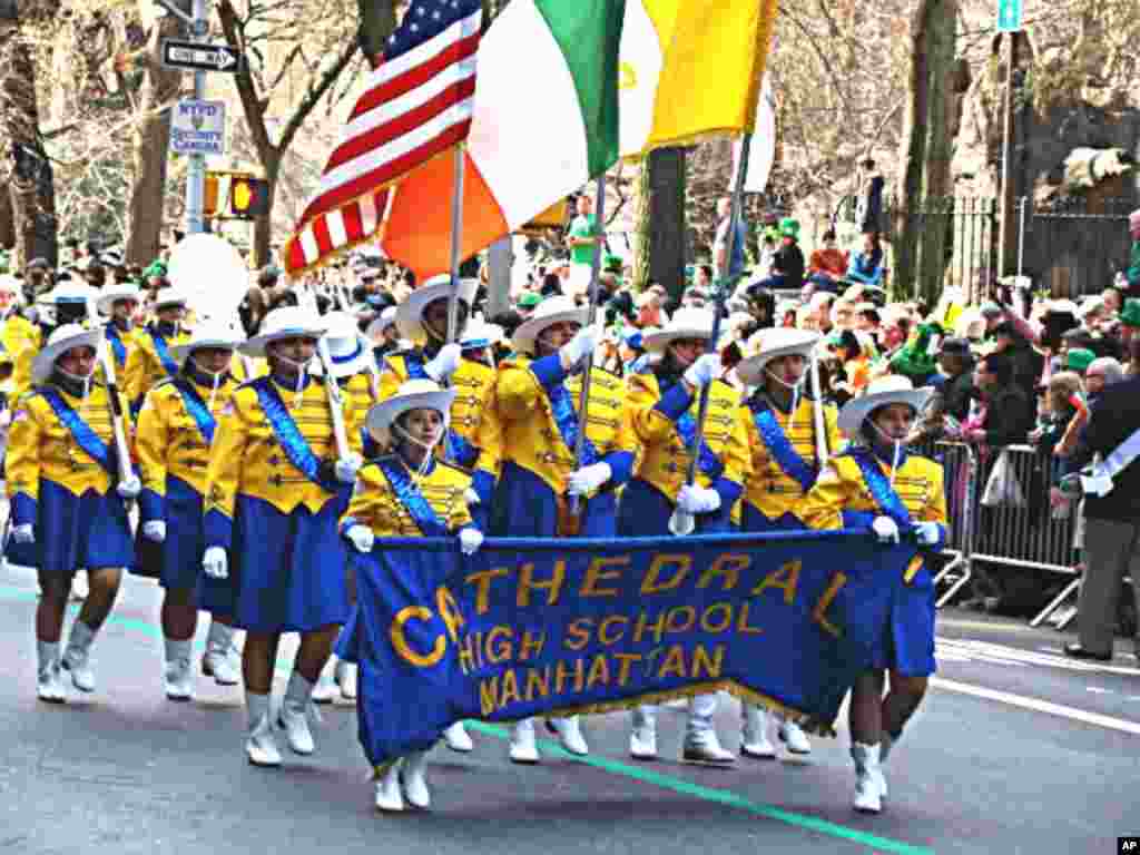 愛爾蘭是天主教國家，紐約許多天主教學校也參加遊行