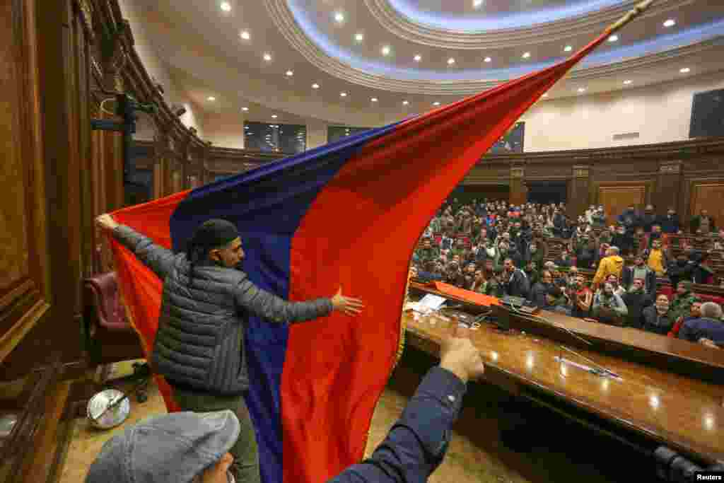 People storm the parliament in&nbsp;Yerevan, Armenia, after Prime Minister Nikol Pashinyan said he had signed an agreement with leaders of Russia and Azerbaijan to end the war.
