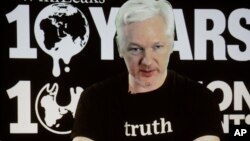 El fundador de WikiLeaks, Julian Assange, participó vía video de una conferencia de prensa, en Berlín, con motivo del décimo aniversario del grupo activista.