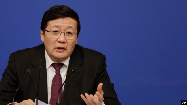 2016年3月7日中国财政部长楼继伟在北京举行的中国人大会议的新闻发布会上发表讲话。