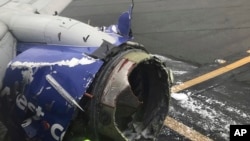 El motor de un Boeing 737 de Southwest explotó en pleno vuelo y obligó a un aterrizaje de emergencia en Filadelfia.