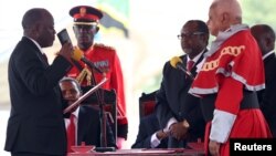 坦桑尼亚新总统约翰·马古富力星期四宣誓就职 （2015年11月5日）
