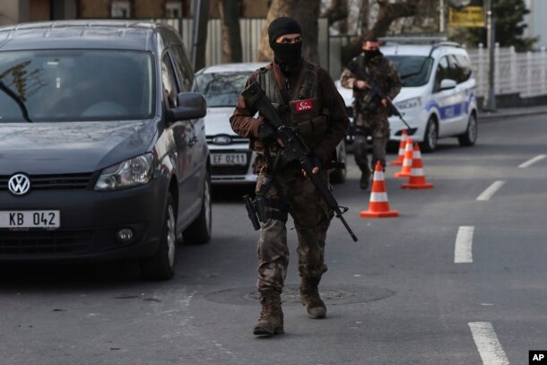 Turkish special security force members patrol near the scene of the Reina night club following the New Year's day attack, in Istanbul, Jan. 4, 2017.