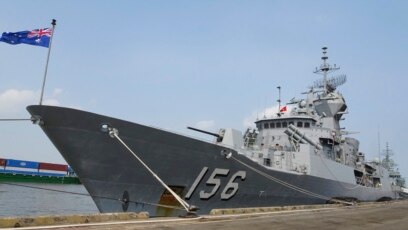 Trong bức ảnh chụp ngày 19/4/2018, tàu khu trục hải quân Úc HMAS Toowoomba cập cảng Sài Gòn, Việt Nam. Hai chiến hạm của hải quân Hoàng gia Úc sẽ thăm cảng Cam Ranh trong tuần tới.