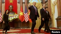 Tổng thống Donald Trump trong chuyến thăm Việt Nam cuối năm 2017.