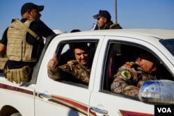 An Iraqi general gives the thumbs up, celebrating the breach of Mosul’s city limits by his forces, Nov. 3, 2016. (Photo: Jamie Dettmer for VOA)