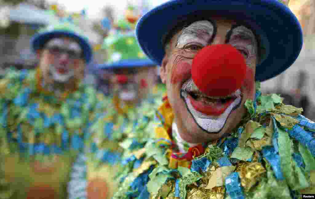 Des Clowns attendant de prendre part au d&eacute;fil&eacute; de Macy&#39;s &agrave; New York&nbsp; 