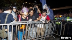 Occupy Central protesters confront police in Hong Kong, Aug. 31, 2014.
