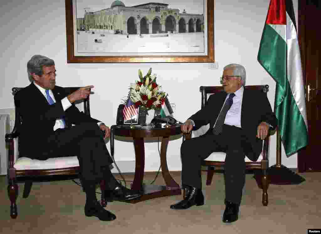 Palestinian President Mahmoud Abbas meets with U.S. Secretary of State John Kerry in the West Bank city of Ramallah, April 7, 2013. 
