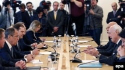 ႐ုရွားႏုိင္ငံျခားေရး၀န္ႀကီး Sergei Lavrov နဲ႔ ဆီးရီးယားႏုိင္ငံဆိုင္ရာ ကုလသမဂၢ အထူးကိုယ္စားလွယ္ Staffan de Mistura တို႔ေတြ႔ဆံု