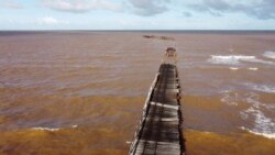 One Mile Jetty terlihat hancur akibat hantaman topan tropis Seroja di Carnarvon, Australia 11 April 2021, 12 April 2021. (Foto: Bill Kent / via REUTERS)