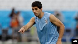 Suárez logró recuperarse de la artroscopia de rodilla izquierda a la que fue sometido el 22 de mayo, la cual casi puso fin a su participación en el Mundial.