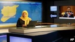 Foto de fecha no determinada provista por el servicio inglés de la televisora estatal iraní Press TV, de la presentadora estadounidense Marzieh Hashemi, en Teherán. Su hijo ha denunciado que fue arrestada en EE.UU., pero no ha sido presentada de cargos.