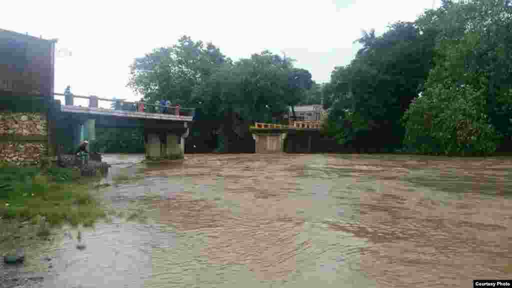 A collapsed bridge at the border of Haiti and the Dominican Republic, Sept. 8, 2017. (Photo - Josiah Cherenfant, courtesy VOA Creole Service)