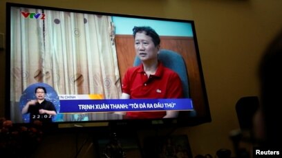 Hình ảnh ông Thanh "đầu thú" trên sóng truyền hình quốc gia Việt Nam.