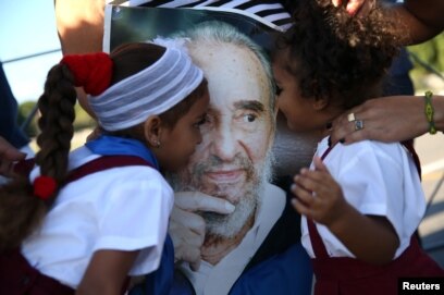 Cuba detains dissident artist for celebrating Castro's death