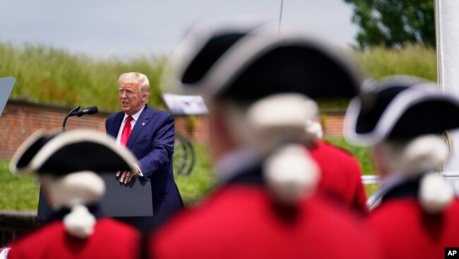 2020年5月25日特朗普在巴尔的摩麦克亨利堡国家纪念碑和历史圣地举行的阵亡将士纪念日仪式上致辞。
