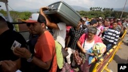 Más de 70.000 venezolanos entran y salen de Colombia diariamente en busca de alimentos. Según cifras de Migración Colombia un un 5 % no regresa a Venezuela.