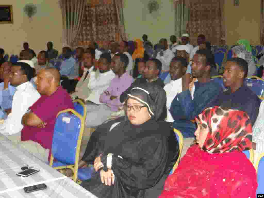 Laanta Af-Soomaaliga ee VOA oo &quot;Kulan Dadweyne&quot; oo looga hadlayo Dhalinyarada iyo Tahriibka ku qabatay magaalda Hargeysa, June 14, 2013.