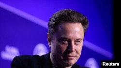 Elon Musk, propietario de X, denunció la orden del juez como censura. 