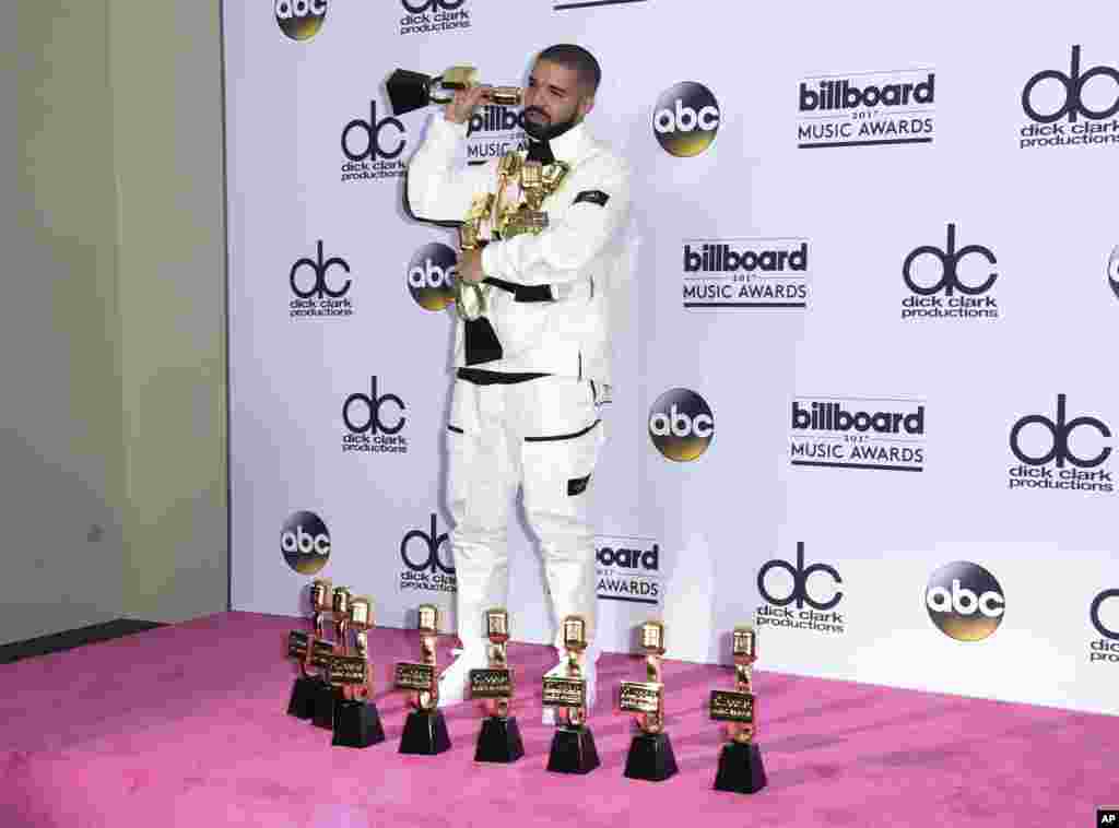 Drake poses in the press room with his 13 awards at the Billboard Music Awards at the T-Mobile Arena in Las Vegas Navada, May 21, 2017.