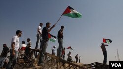 Manifestantes palestiinos protestan cerca de la frontera entre Gaza e Israel.