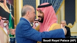 محمد بن سلمان، ولیعهد عربستان سعودی و رجب طیب اردوغان، رییس جمهور ترکیه 