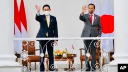 PM Jepang Fumio Kishida (kiri) dan Presiden Joko Widodo dalam pertemuan di Istana Kepresidenan di Bogor, Jawa Barat hari Jumat (29/4). 