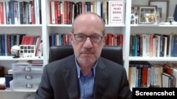 普林斯顿大学政治和国际事务学教授范亚伦（Aaron Friedberg）接受美国之音Skype采访视频截图