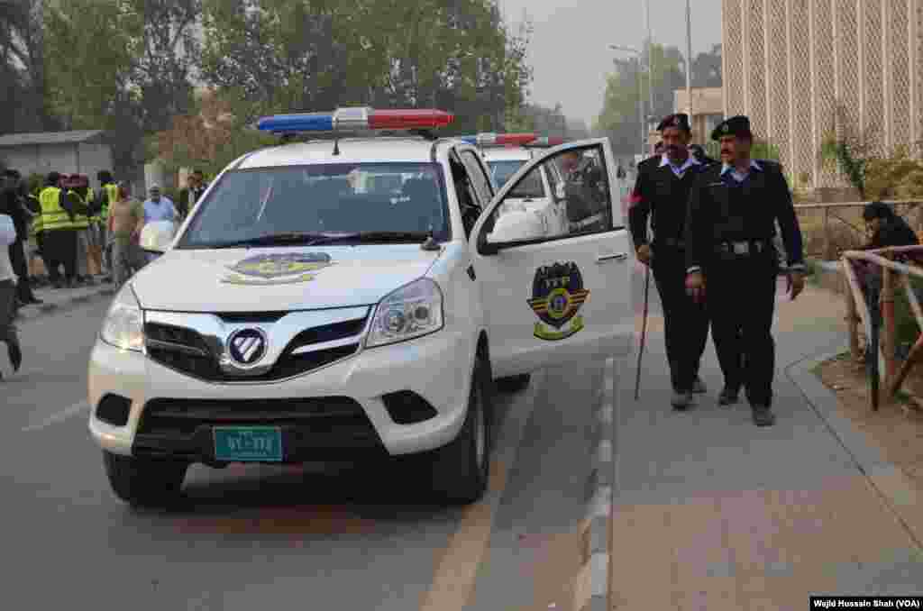 اس طیارے پر 42 مسافر سوار تھے جن میں 31 مرد، نو خواتین، دو بچوں کے علاوہ عملے کے پانچ افراد بھی سوار تھے۔