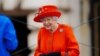 Ratu Elizabeth menghadiri peluncuran tongkat estafet Commonwealth Games, di luar Istana Buckingham di London, Inggris 7 Oktober 2021. (Foto: Victoria Jones via REUTERS)