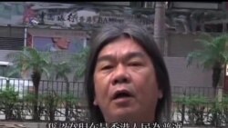 2013-10-01 美國之音視頻新聞: 中國新領導人冒雨慶祝國慶 香港民眾抬紙棺材抗議