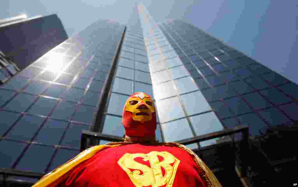 October 20: A popular Mexican social activist known as Super Barrio, claiming to seek to improve the financial situation of the working class and the poor and homeless, outside the Stock Exchange building in Mexico City. REUTERS/Carlos Jasso