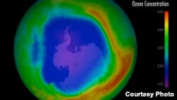 2013年南极洲臭氧层蓝色扩张代表浓度续增。（NASA's Goddard Space Flight Center)