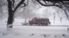 Road crews removing snow in the U.S. capital, 10 Feb 2010