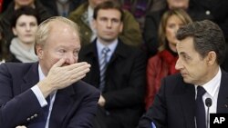 French President Nicolas Sarkozy, right, listens to Interior and Immigration Minister Brice Hortefeux during a meeting on agriculture, in Mayet-de-Montagne, central France. (file photo)