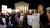 معترضین به لغو احتمالی حق سقط جنین زنان در ایالات متحده در مقابل دیوان عالی آمریکا - ۱۳ اردیبهشت ۱۴۰۱