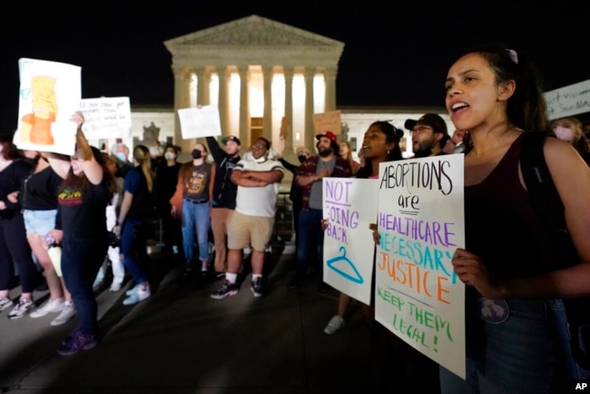 A crowd of people gather outside the Supreme Court, early Tuesday, May 3, 2022 in Washington. A draft opinion circulated among Supreme Court justices suggests that earlier this year a majority of them had thrown support behind overturning the 1973 case Roe v. Wade that legalized abortion nationwide, according to a report published Monday night in Politico. (AP Photo/Alex Brandon)