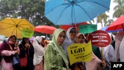 Ribuan pendemo turun ke jalan di Bogor untuk turut serta dalam aksi demo anti LGBT pada 9 November 2018. (Foto: AFP/Sandika Fadilah Rusdani)