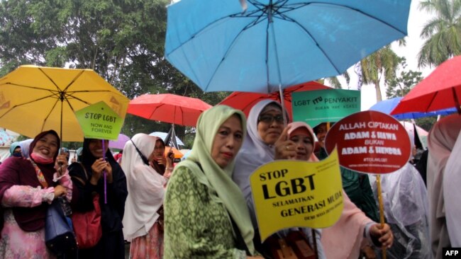 Ribuan pendemo turun ke jalan di Bogor untuk turut serta dalam aksi demo anti LGBT pada 9 November 2018. (Foto: AFP/Sandika Fadilah Rusdani)