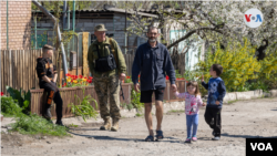 En Fotos | La vida en medio de la guerra para los residentes de Zaporiyia, Ucrania 