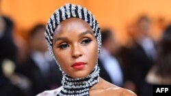 L'actrice et musicienne américaine Janelle Monae arrive pour le Met Gala 2022 le 2 mai 2022 à New York.