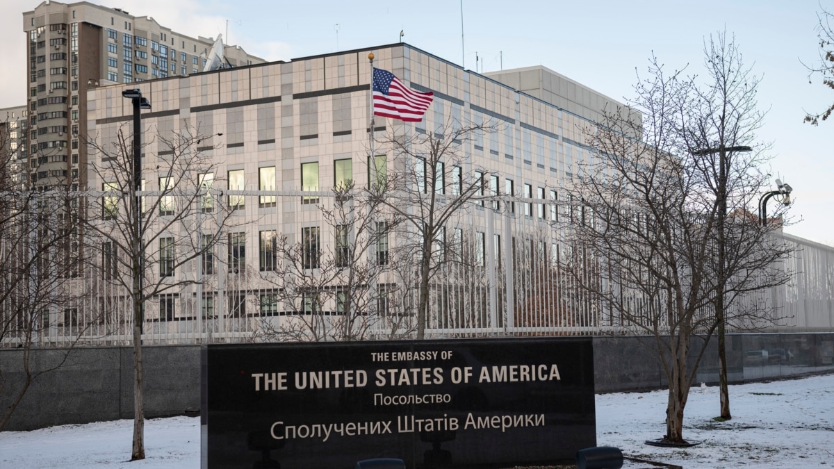 US Diplomats Resume Some Activities in Ukraine