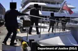 Правоохоронні органи Фіджі виконали ордер на арешт моторної яхти Amadea, 348-футового розкішного судна, що належить російському олігарху Сулейману Керімову. Фото надано Міністерством юстиції США.