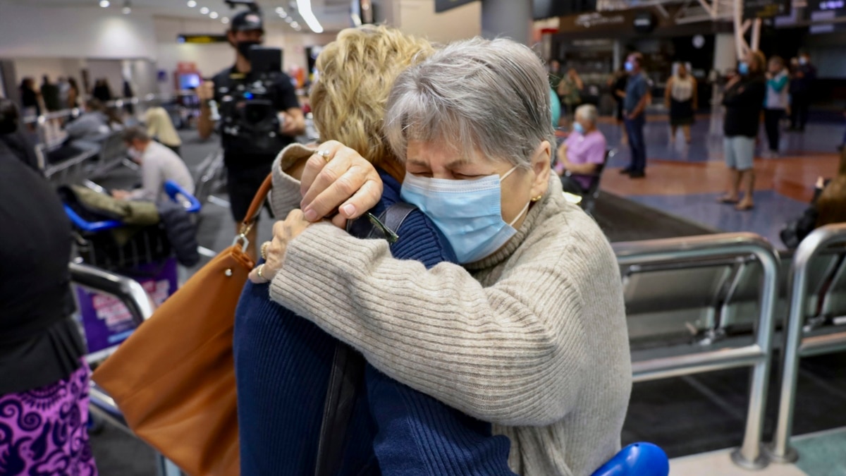 Foreign Tourists Begin Arriving in New Zealand After COVID Restrictions Lifted